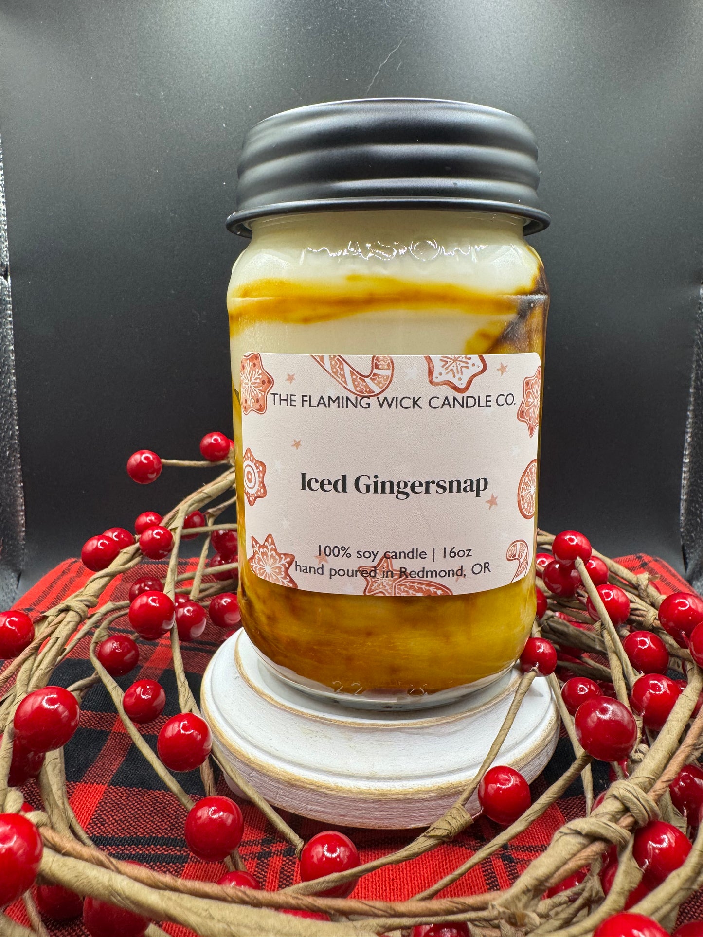 Holiday 16oz Marbled Candle